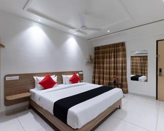 Sapphero Akshar Inn- Jamnagar - Джамнагар - Спальня