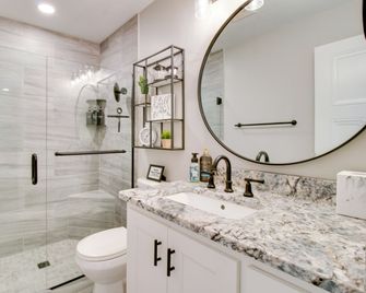 Beautiful Lakeview Home Near Bull Shoals - Bull Shoals - Bathroom