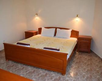 Family Hotel Chris - Sveti Vlas - Slaapkamer
