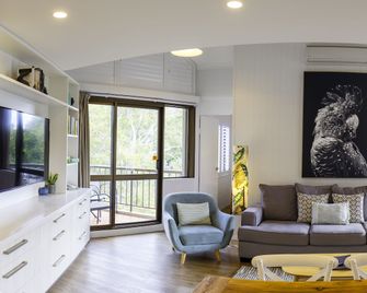 Ocean Breeze Resort - Noosa Heads - Living room