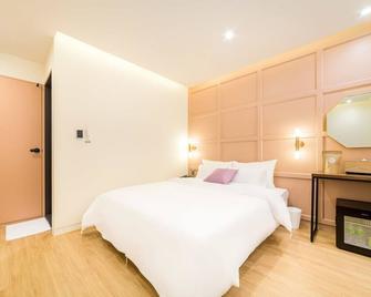 Plain Hotel - Chuncheon - Camera da letto