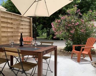 Gîtes in the vineyards, park, swimming pool, playground, pétanque court, spa .. - Tulette - Patio