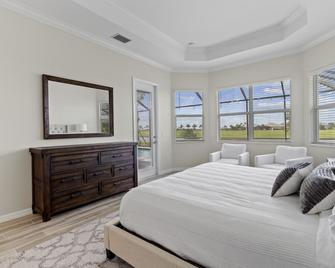 Ave Maria, The National Golf Course, swimming pool and hot tub. - Immokalee - Bedroom