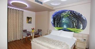 Hotel Green - Tirana - Bedroom