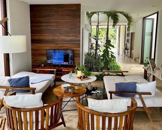 Casa Maracas - Yucatan Home Rentals - Chicxulub Puerto - Sala de estar