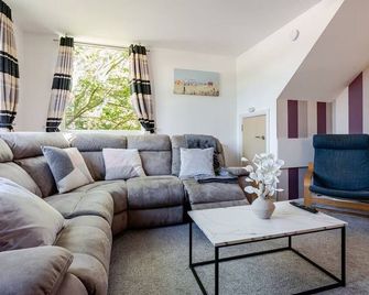 Comfortable 3-Storey House with Free Car Parking - Mánchester - Sala de estar