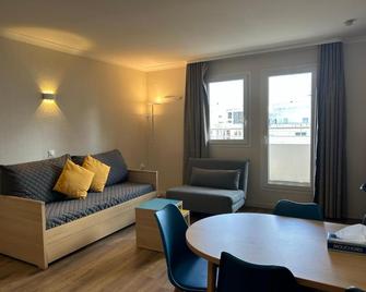 Star Of Life - Courbevoie - Wohnzimmer