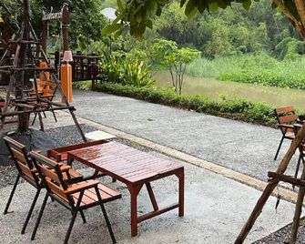 Khane Suan Riverside Resort - Ayutthaya - Innenhof