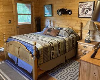 Spacious, 2000 sq. ft. Luxury Log House on Adams Lake.. - Barriere - Habitación