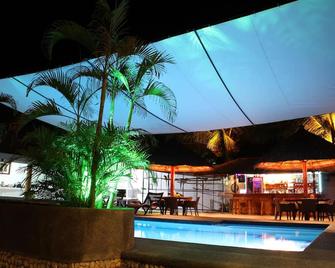 Parrot Resort Moalboal - Moalboal - Басейн