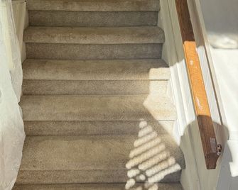 Cozy 2 bedroom retreat in long island - Central Islip - Escaleras