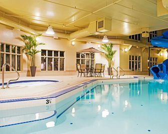 Holiday Inn Express Grande Prairie By IHG - Grande Prairie - Pool