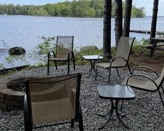 Charming Cabin on Beautiful Big Sebago Lake - Casco - Patio