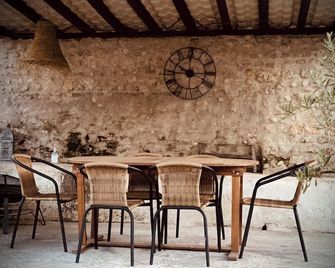 Gîte ' Le Chai ' Domaine Métairie des Gâcheries -Piscine-Dordogne/Perigord Vert - Champagne-et-Fontaine - Comedor