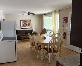Rainville Cedar Cottages 5 - West Nipissing - Їдальня