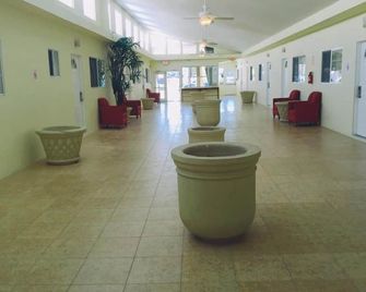 Europa Inn & Suites - Desert Hot Springs - Lobby