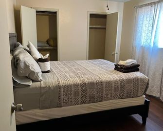 Frostview Retreat 4br/2b 4beds/W Pool - Missouri City - Bedroom