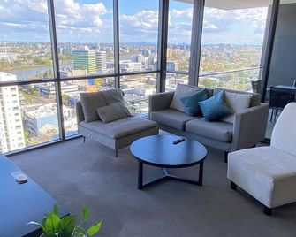 Riverview 2BR Apt with pool and Parking Near Suncorp - Brisbane