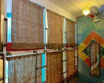 Moon Fools Hostel - Panglao