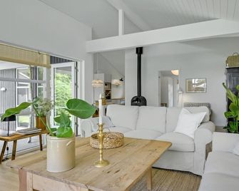 4 bedroom lovely home in Gilleleje - Gilleleje - Living room