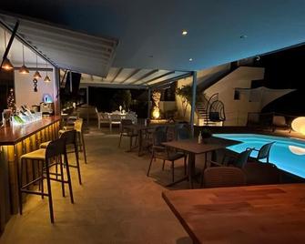 Hermoso Luxury Suites - Monolithos - Restaurante
