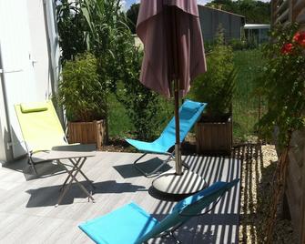 Cottage classified 3 stars, 4 people near the sea - Port-des-Barques - Patio