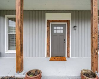 The Gathering House - Home for 6 - Harrison