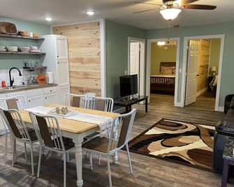 New Near Jamestown Dock - A - Jamestown - Comedor