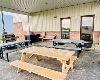 wallaceburg inn - Wallaceburg - Patio