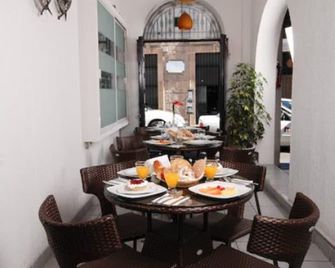 Hotel & Suites Galeria - Morelia - Dining room