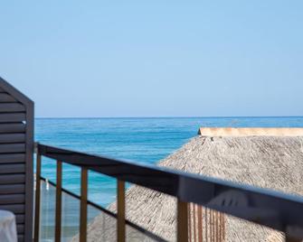 Spacious Modern Room on Agia Marina Beach - Kato Stalos - Balkon