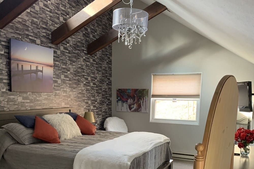 Huge Discount This Wknd! Escape To A Beautiful Secluded, Streamfront Hot Tub
