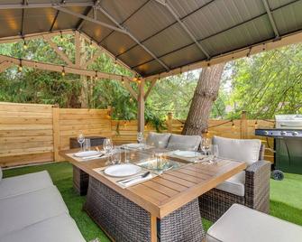 Cozy Kenmore Vacation Rental with Shared Hot Tub! - Kenmore - Patio