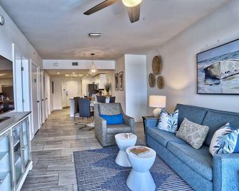 Oceana 301 East - Saint Pete Beach - Living room