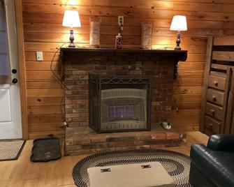 Bearfoot Cabin - Belhaven - Sala de estar