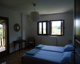 Villa with garden views and 150m from the beach - Stratoni - Habitación