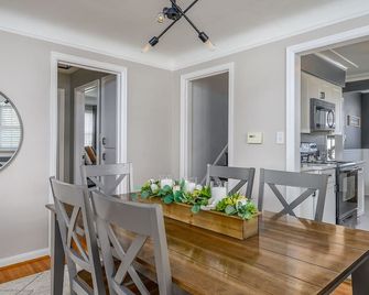 5BR/2BA Beautiful and Spacious Home in Quiet Area - Toledo - Dining room