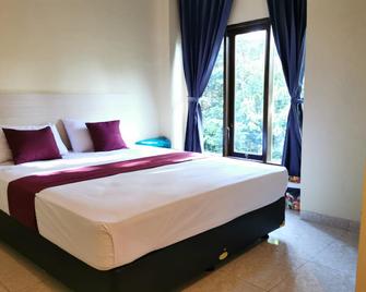 OYO 94248 Hotel Majest - Bontang - Habitación