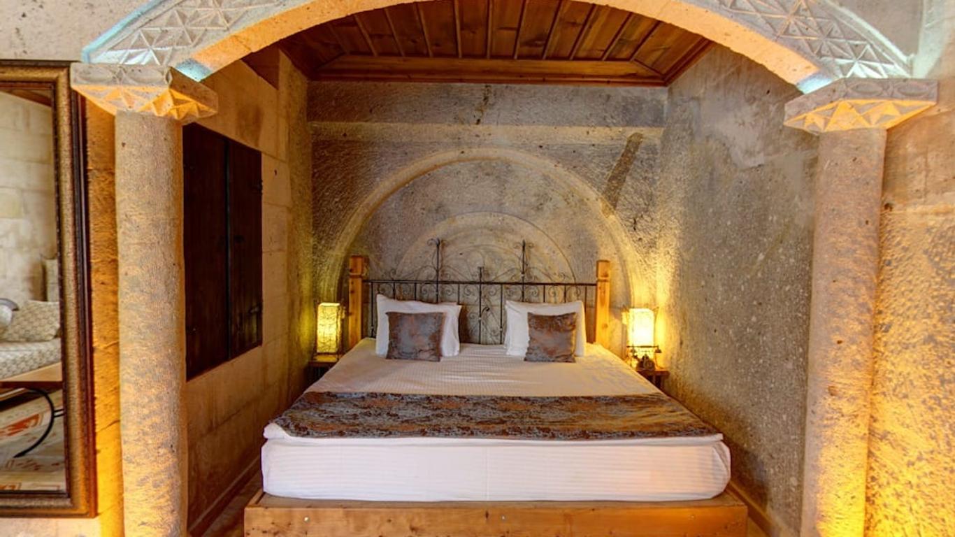 Roma Cave Suite