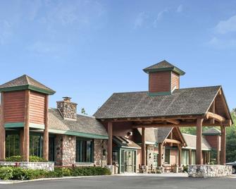 Quality Inn Rhinelander - Rhinelander - Building