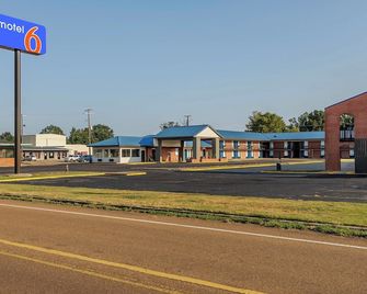 Motel 6 Greenwood. Ms - Greenwood - Building