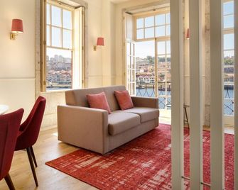 Red Oporto Home River Front - Ribeira - Mafamude - Phòng khách