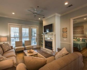 Garden Cottage 21 - Jekyll Island - Living room