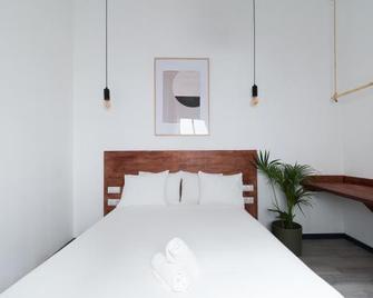 Columbus Rooftop Hostel - Las Palmas de Gran Canaria - Bedroom