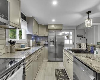 Woodsy Retreat in a Quiet Corner of Cuba, with jacuzzi and a theater room - Cuba - Cocina