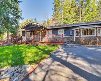 Lake Access and Hot Tub Pet-Friendly Arnold Home - Arnold - Edificio