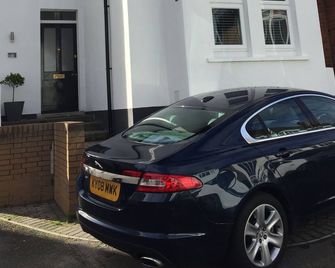 Stylish Town Centre House - 300Mbps, Parking & Sunny decking - Bournemouth - Outdoors view