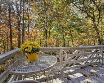 Sky Loft Bryson Studio 1 Mi From Fontana Lake! - Bryson City - Balcony