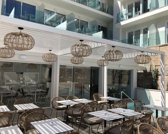 BQ Maria Dolores - Peguera - פטיו