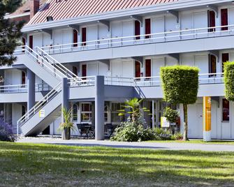 Premiere Classe Lille Nord - Tourcoing - Tourcoing - Building